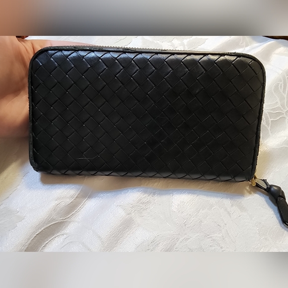 Bottega Veneta Black Woven Wallet - Picture 14 of 16